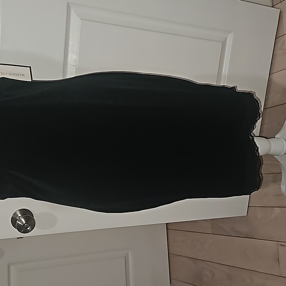 MADISON +HUDSON Women Luster Black Velvet Spaghetti straps Mini Dress Size M - Picture 4 of 13